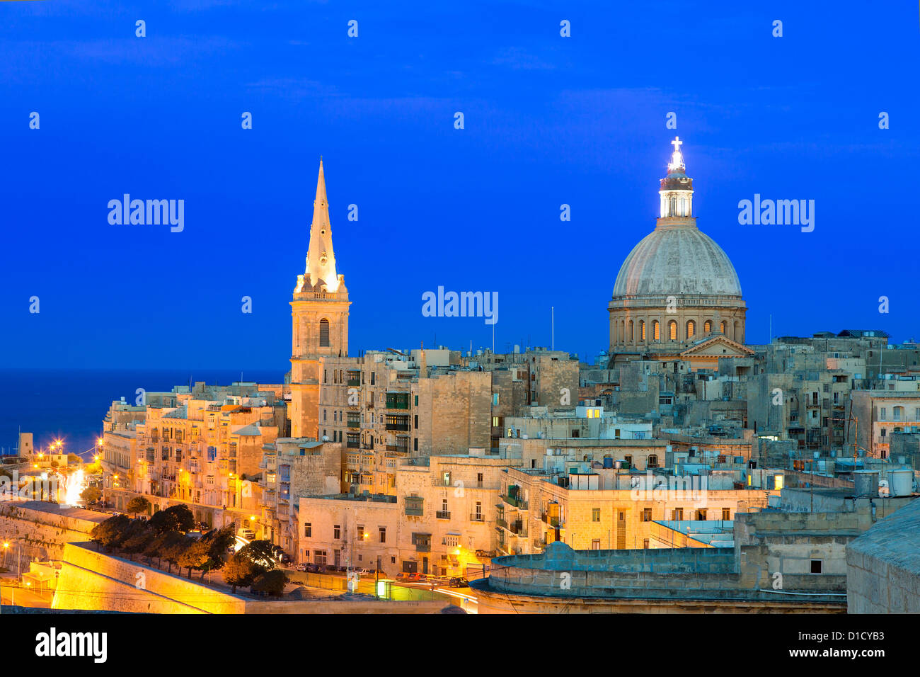 Malta, Valletta, horizonte en la Catedral Anglicana de San Pablo y la iglesia de las Carmelitas Foto de stock