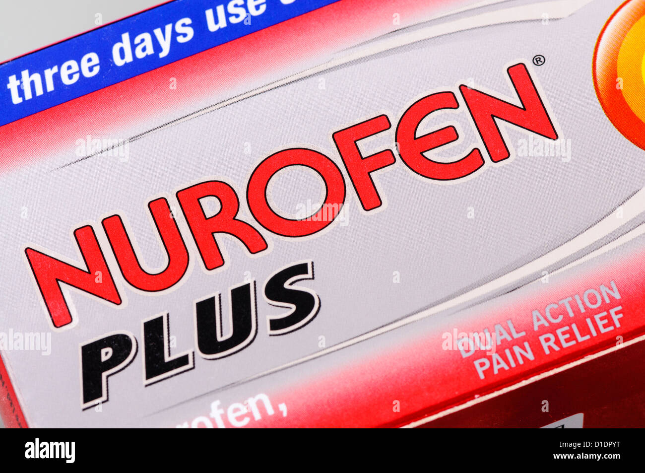 Caja de Nurofen Plus analgésico comprimidos que contienen ibuprofeno y codeína Foto de stock