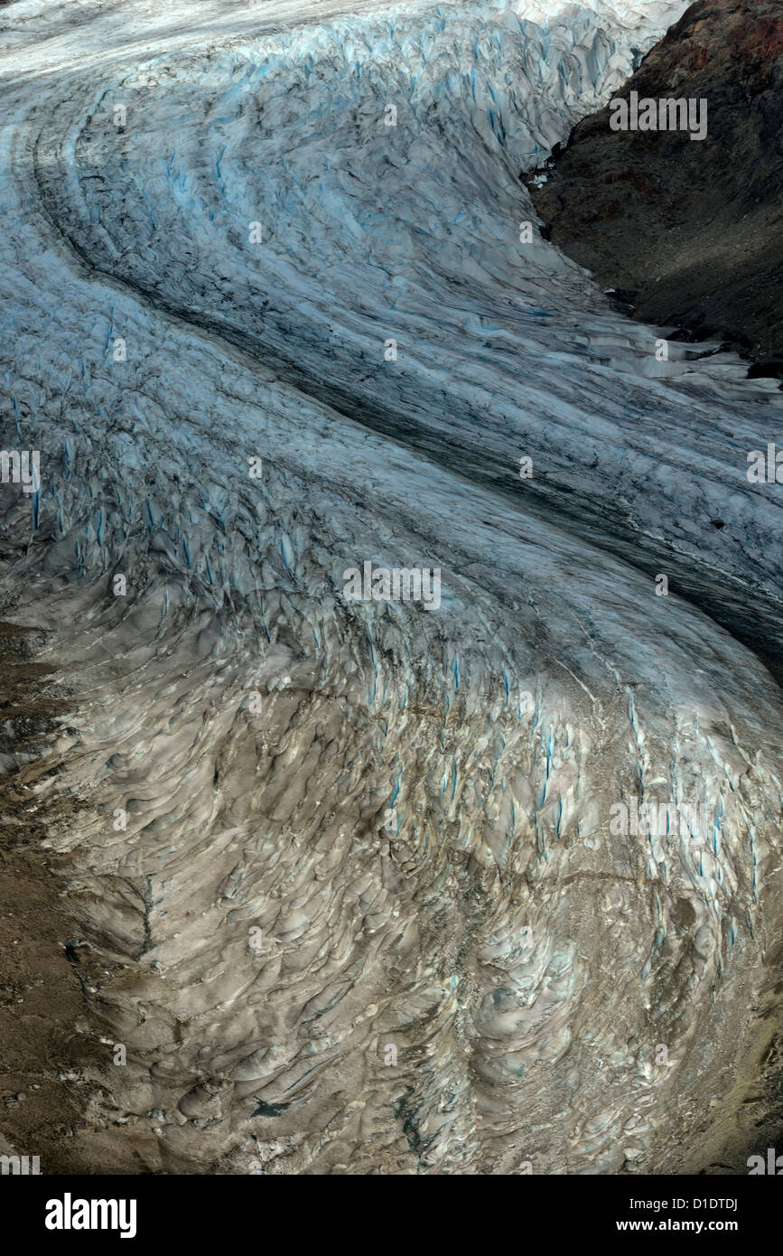 Una imagen panorámica de barrido del brazo sur oeste del glaciar de salmón en el norte de Columbia Británica. Foto de stock