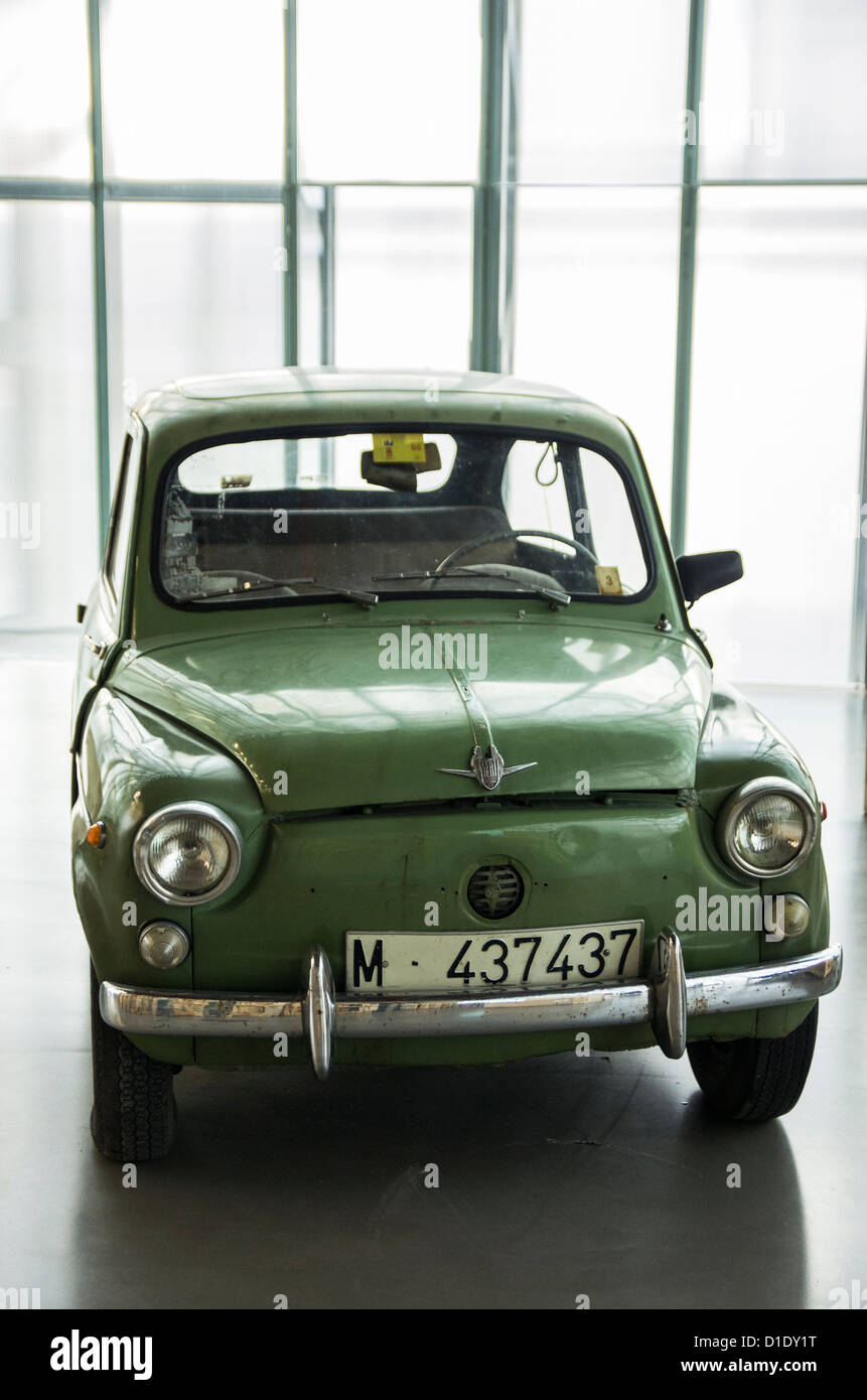 Un Viejo Coche Seat 600 En Espanol En El Museo Nacional De Ciencia Y Tecnologia Un Coche Clasico Muy Popular Desde 1957 Hasta 1973 Fotografia De Stock Alamy