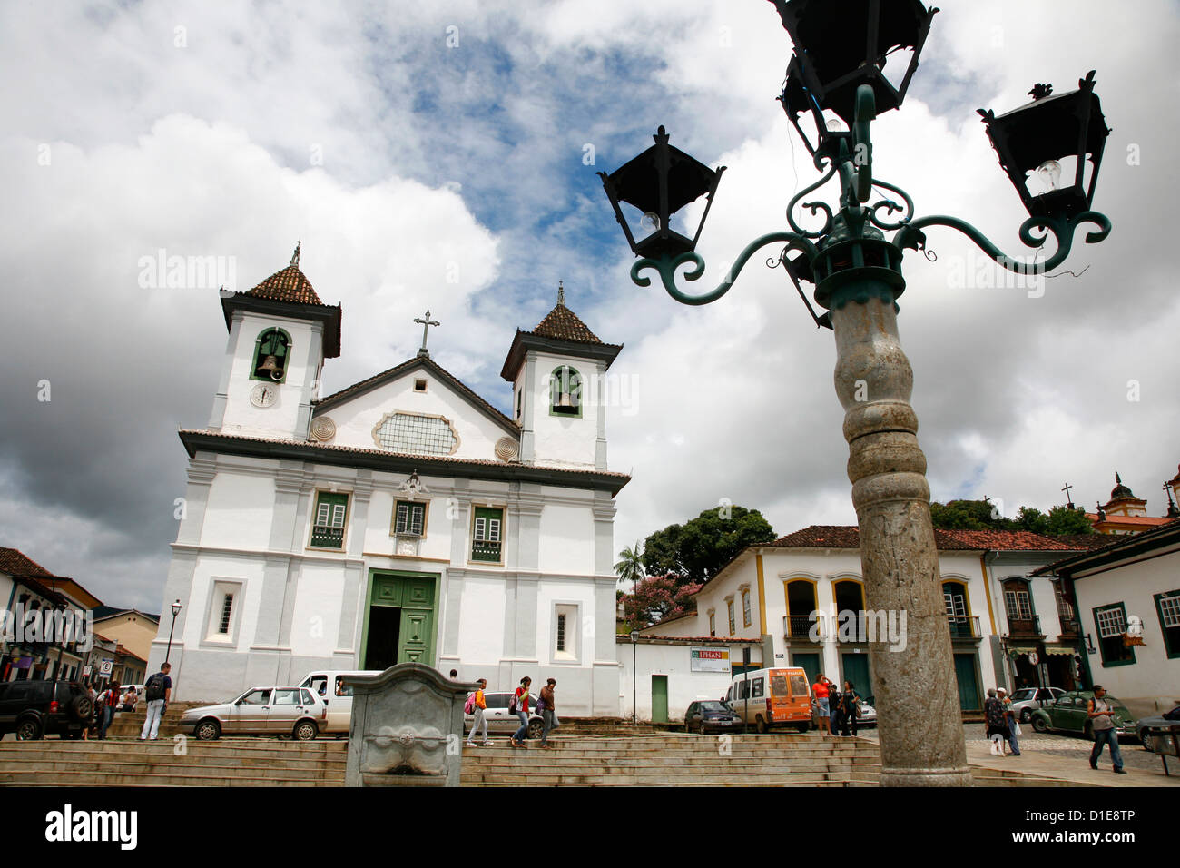 Catedral Basílica da Se (Nossa Senhora da Assuncao) en Praca da Se, Mariana, Minas Gerais, Brasil, América del Sur Foto de stock