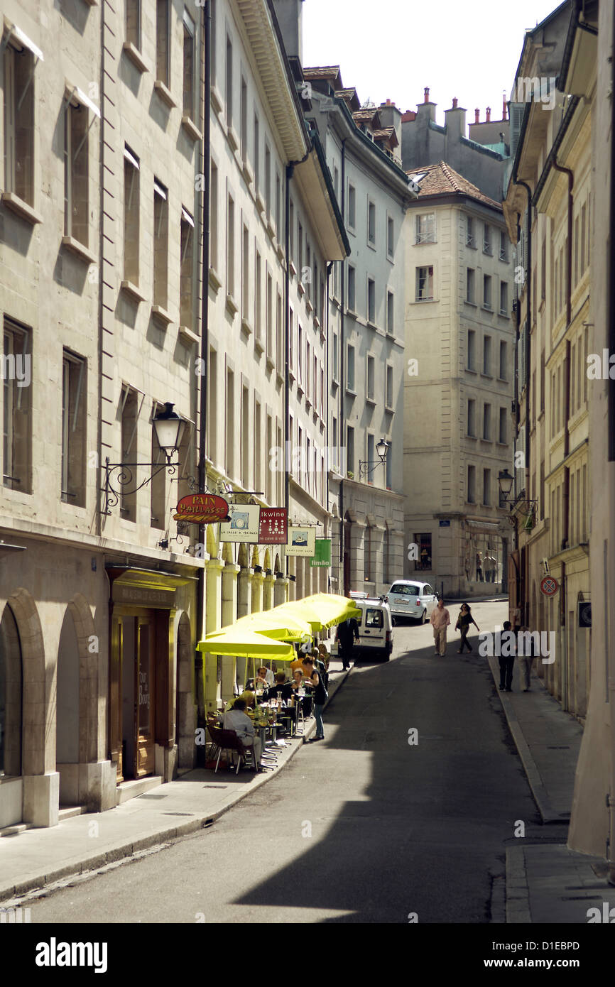 Escenas de la calle del casco antiguo de Ginebra, Ginebra, Suiza, Europa  Fotografía de stock - Alamy