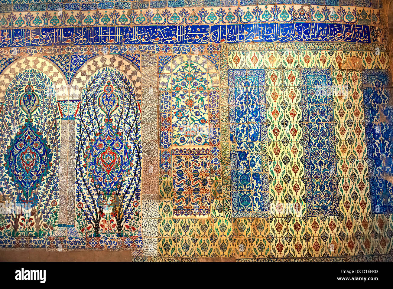 Paneles de azulejos decorativos del harén en el Palacio Topkapi, Estambul, Turquía Foto de stock