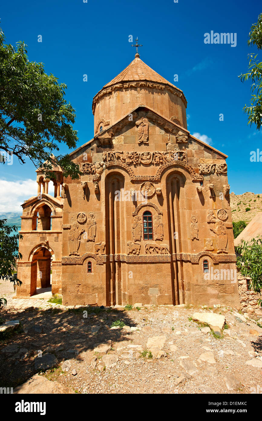 Siglo 10 La catedral ortodoxa armenia de la Santa Cruz en la isla de Akdamar, Lago Van, Turquía 59 Foto de stock