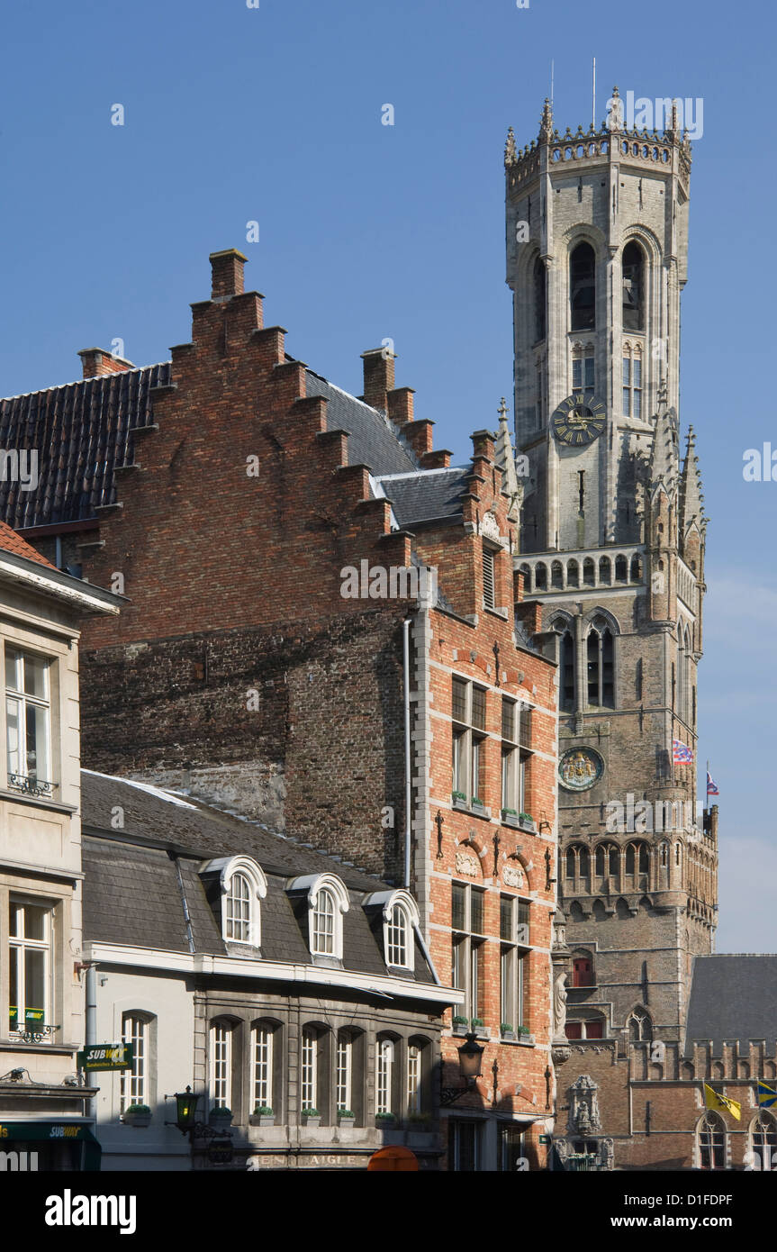 El campanario de la plaza de mercado, brujas, Sitio del Patrimonio Mundial de la UNESCO, Bélgica, Europa Foto de stock