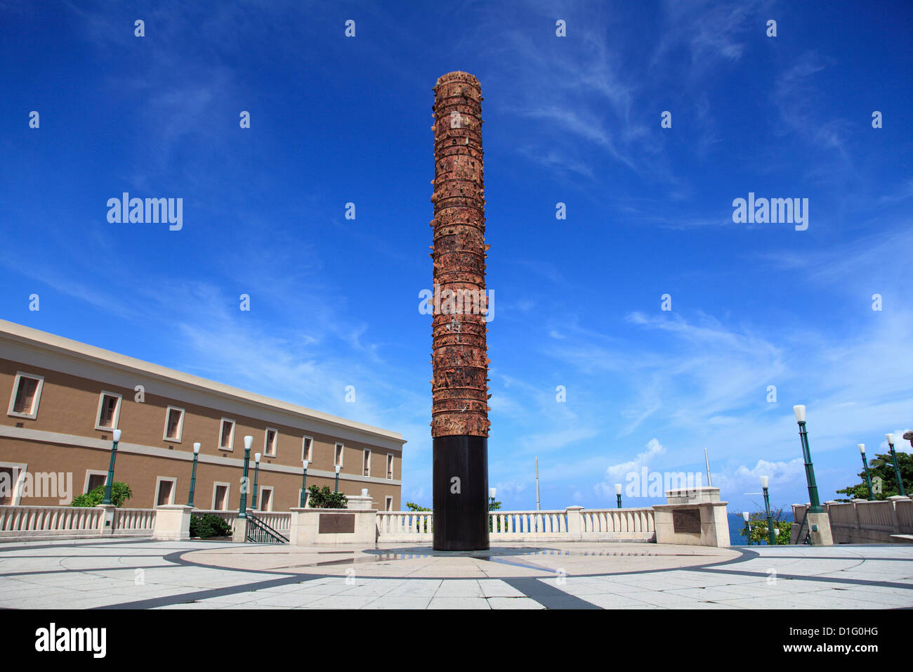 La Plaza del Quinto Centenario, tótem estatua, Viejo San Juan, San Juan