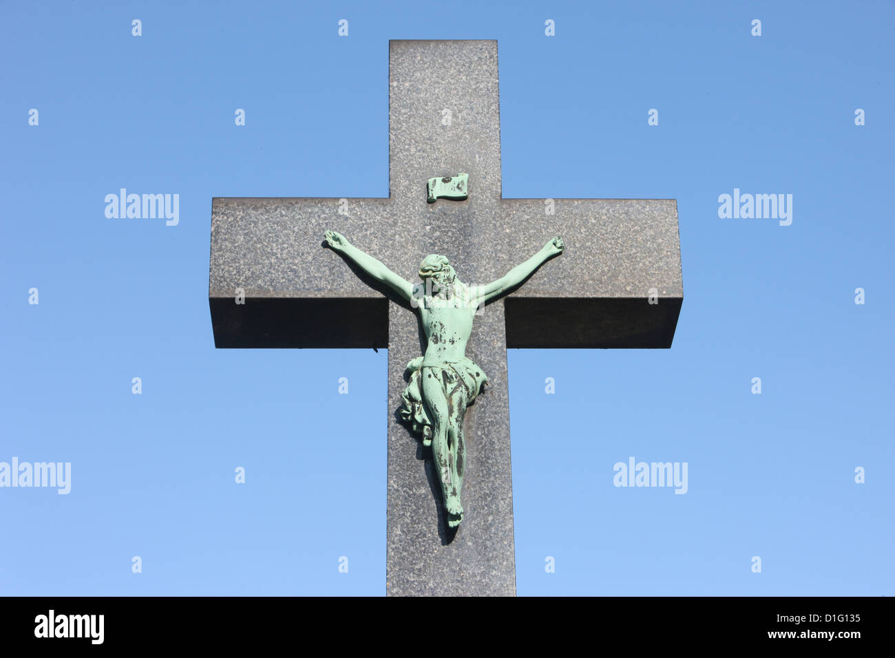 Crucifijo, Cementerio de Vysehrad, Praga, República Checa, Europa Foto de stock