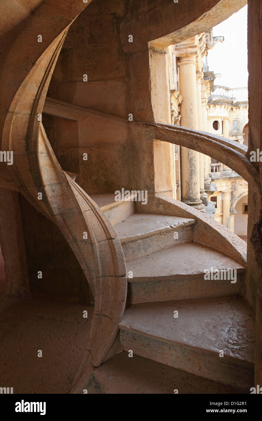 Escalera de caracol en el Convento de Cristo (Convento de Cristo), Tomar, Ribatejo, Portugal, Europa Foto de stock