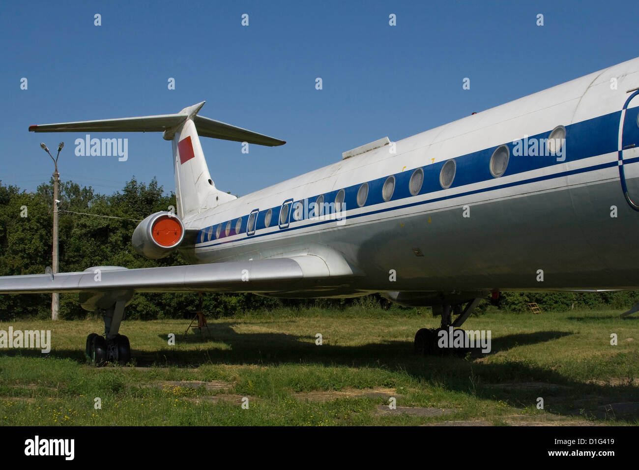 Fuselaje del viejo avión TU-134 soviético. El museo de la aviación en Kiev, Ucrania. Foto de stock