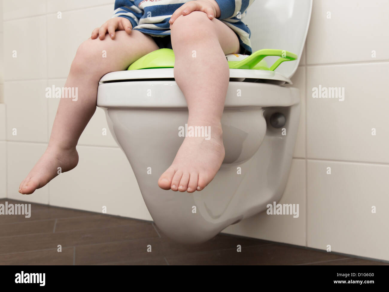 Asiento de inodoro infantil fotografías e imágenes de alta resolución -  Alamy