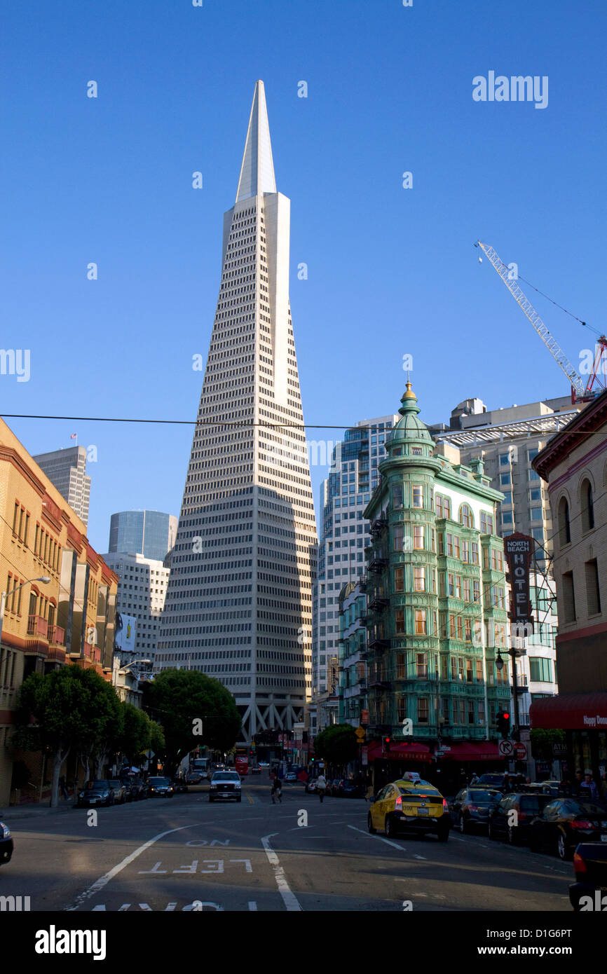 El Transamerica Pyramid rascacielos en San Francisco, California, EEUU. Foto de stock