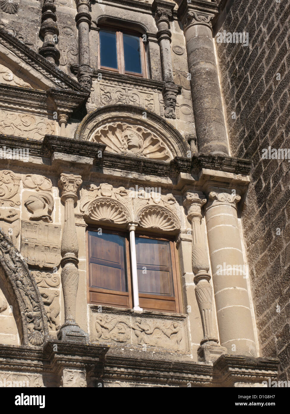 Úbeda en Andalucía España es un sitio del patrimonio mundial de la Unesco con el renacimiento y palacios e iglesias, ornamentales de la fachada de la casa Foto de stock