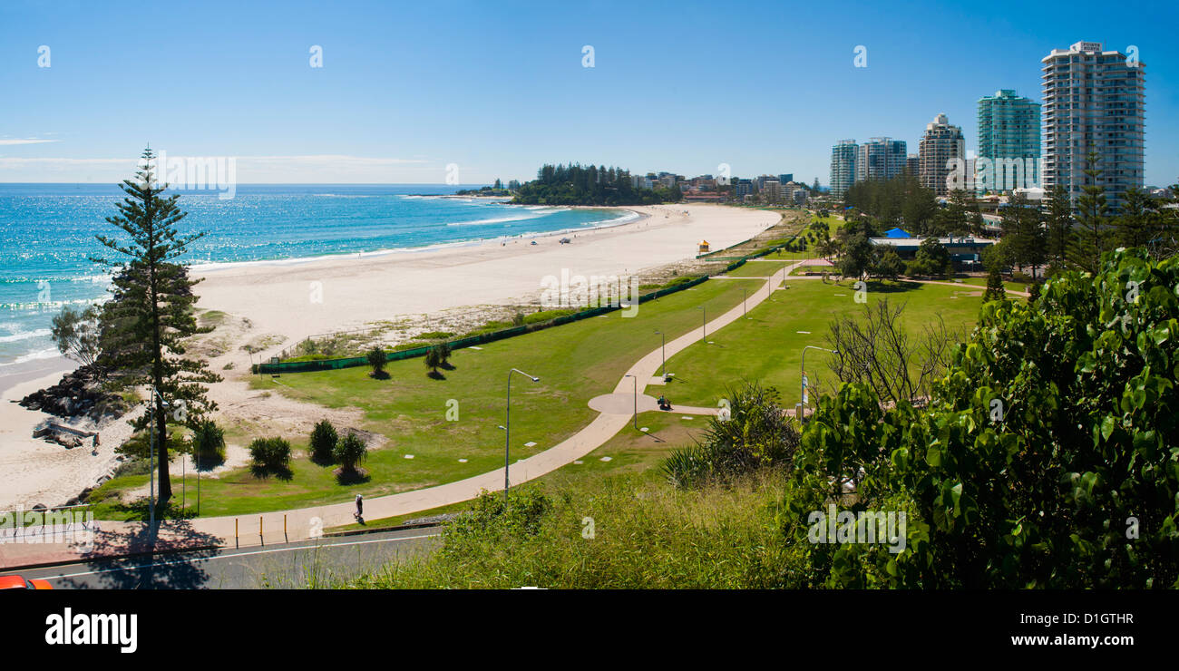 Coolangatta Beach y panorámica de la ciudad, Gold Coast, Queensland, Australia, Pacifc Foto de stock