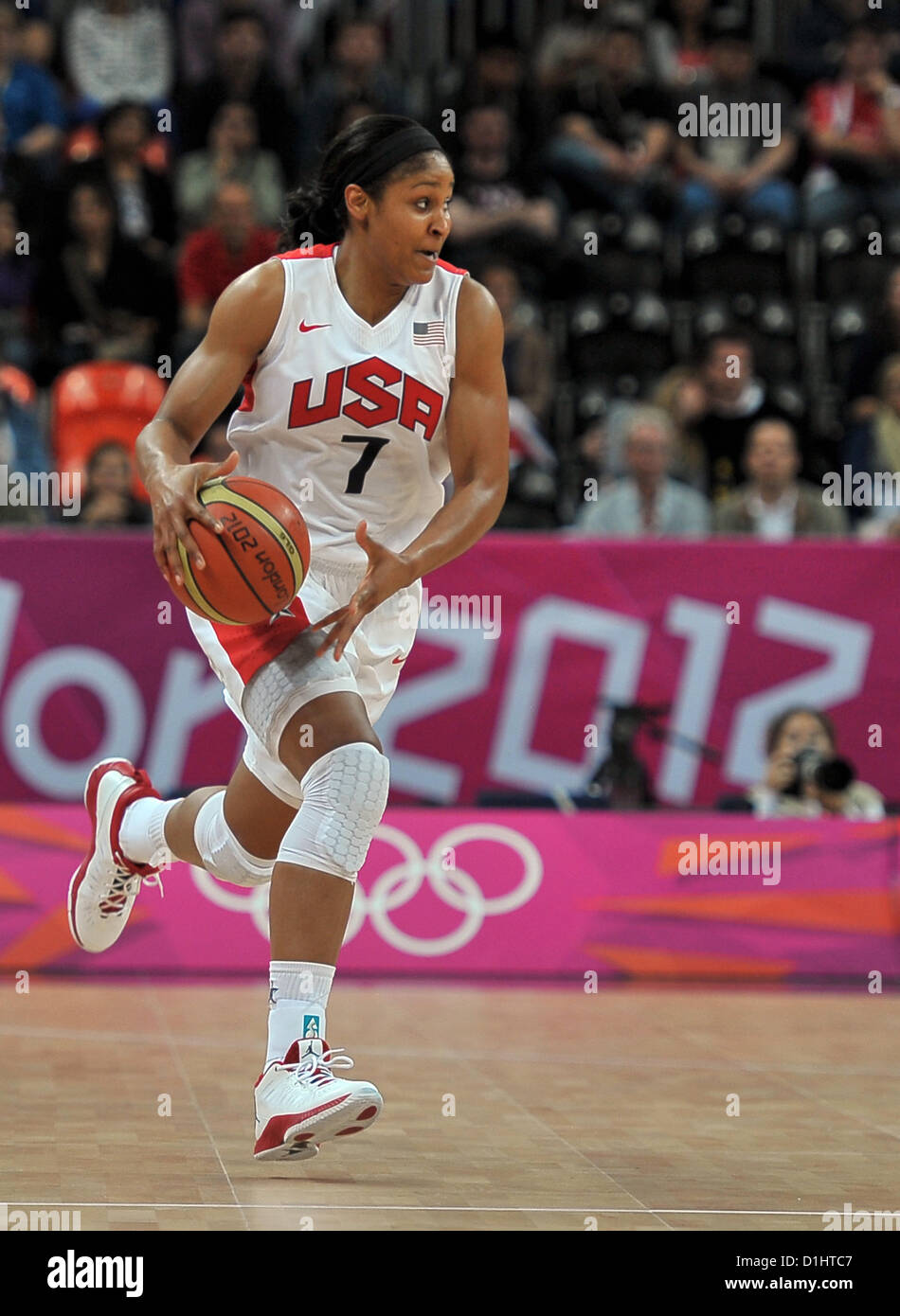 Women basket fotografías e imágenes de alta resolución - Alamy