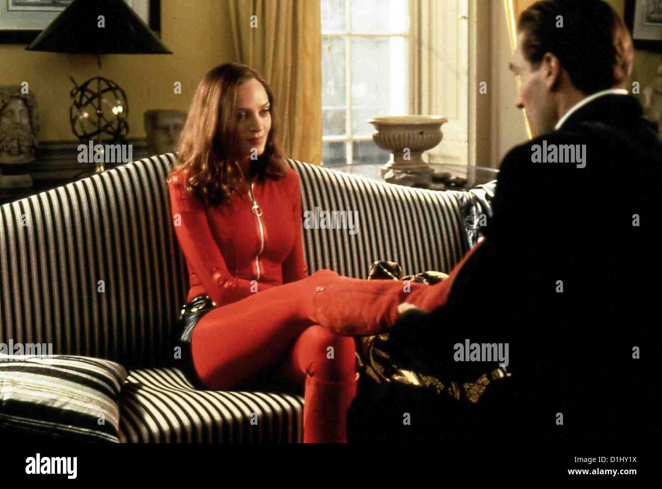 Mit Schirm, Charme und Melone Vengadores, Emma Peel (Uma Thurman), John Steed (Ralph Fiennes