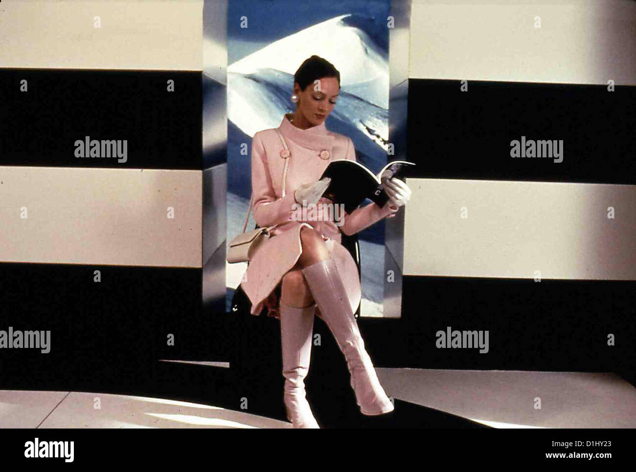 Mit Schirm, Charme und Melone Vengadores, Emma Peel (Uma Thurman) *** Local Caption *** 1998