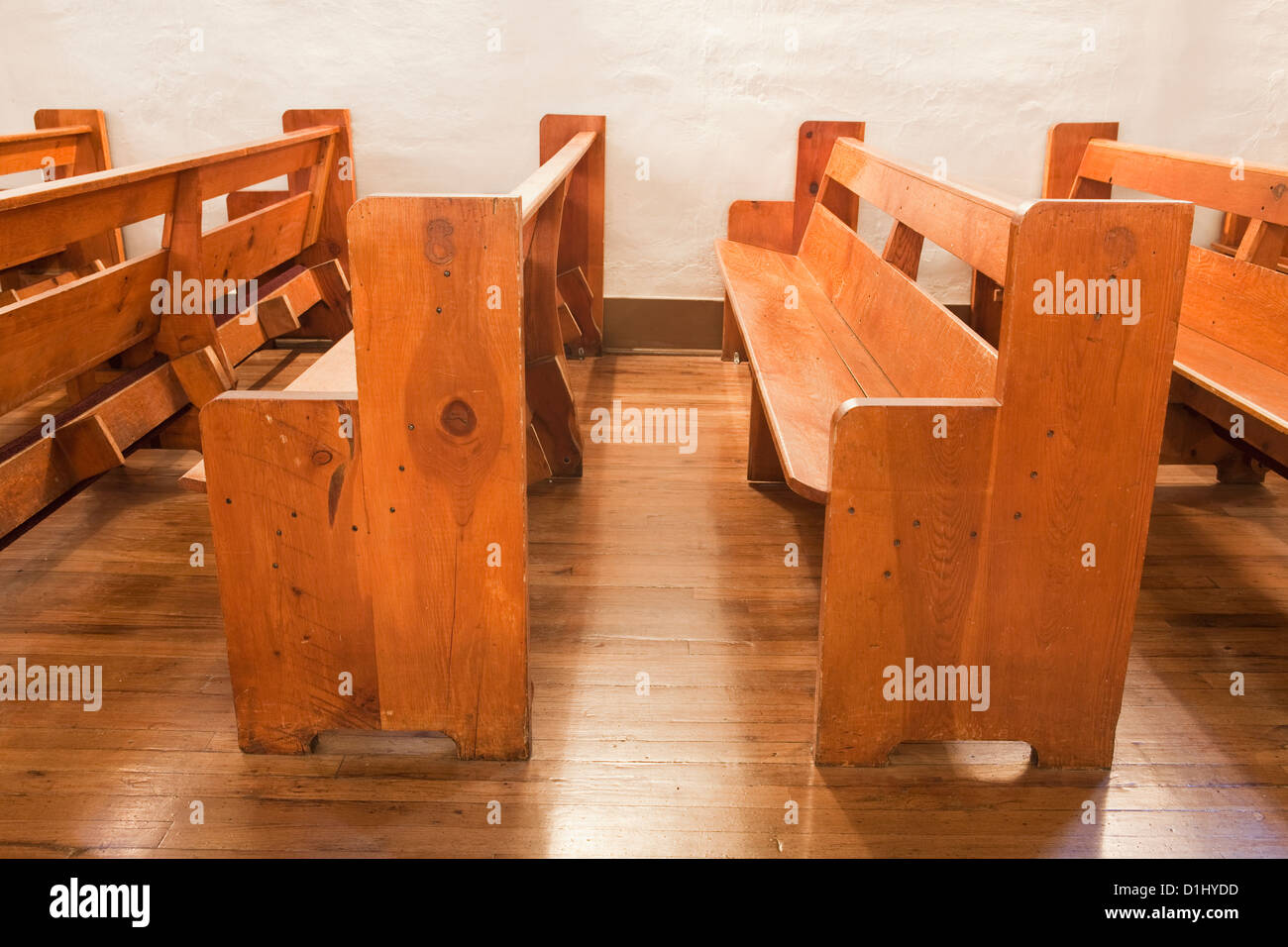 Bancas de la iglesia fotografías e imágenes de alta resolución - Alamy Bancas de la iglesia fotografías e imágenes de alta resolución - Alamy