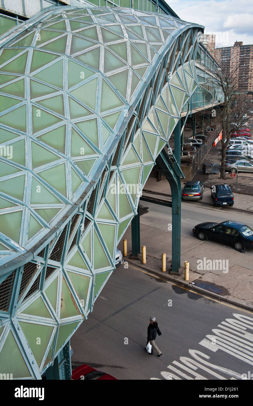 Artista Vito Acconi creó "Wavewall', la estación de Metro West 8th St en Coney Island, Brooklyn, Nueva York Foto de stock