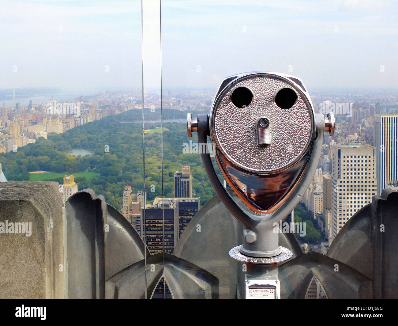 Visitar a los espectadores en la parte superior de la roca, ver Central Park, New York City, Estados Unidos. Foto de stock