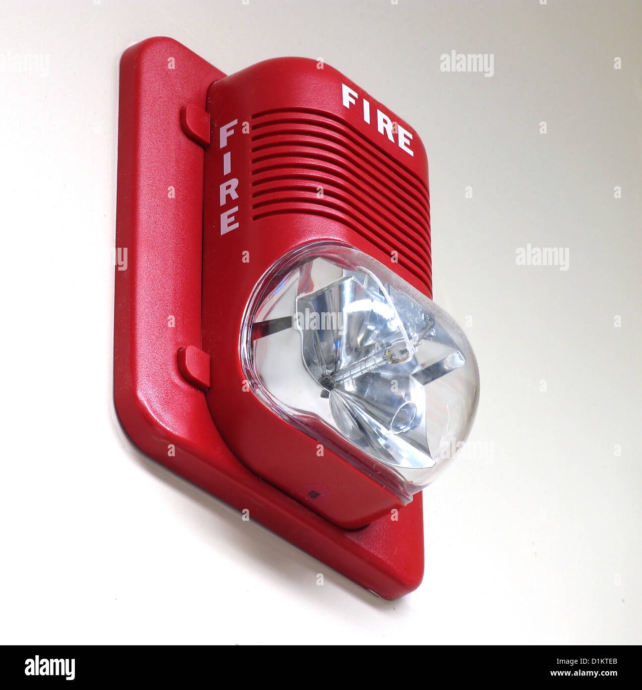Una alarma de incendio con construido en luz estroboscópica para alertar en  caso de incendio Fotografía de stock - Alamy