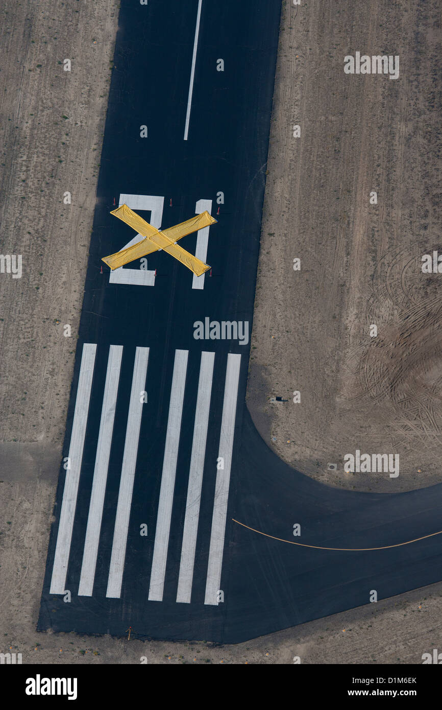 Fotografía aérea: pista de aterrizaje cerrada Wyoming Foto de stock