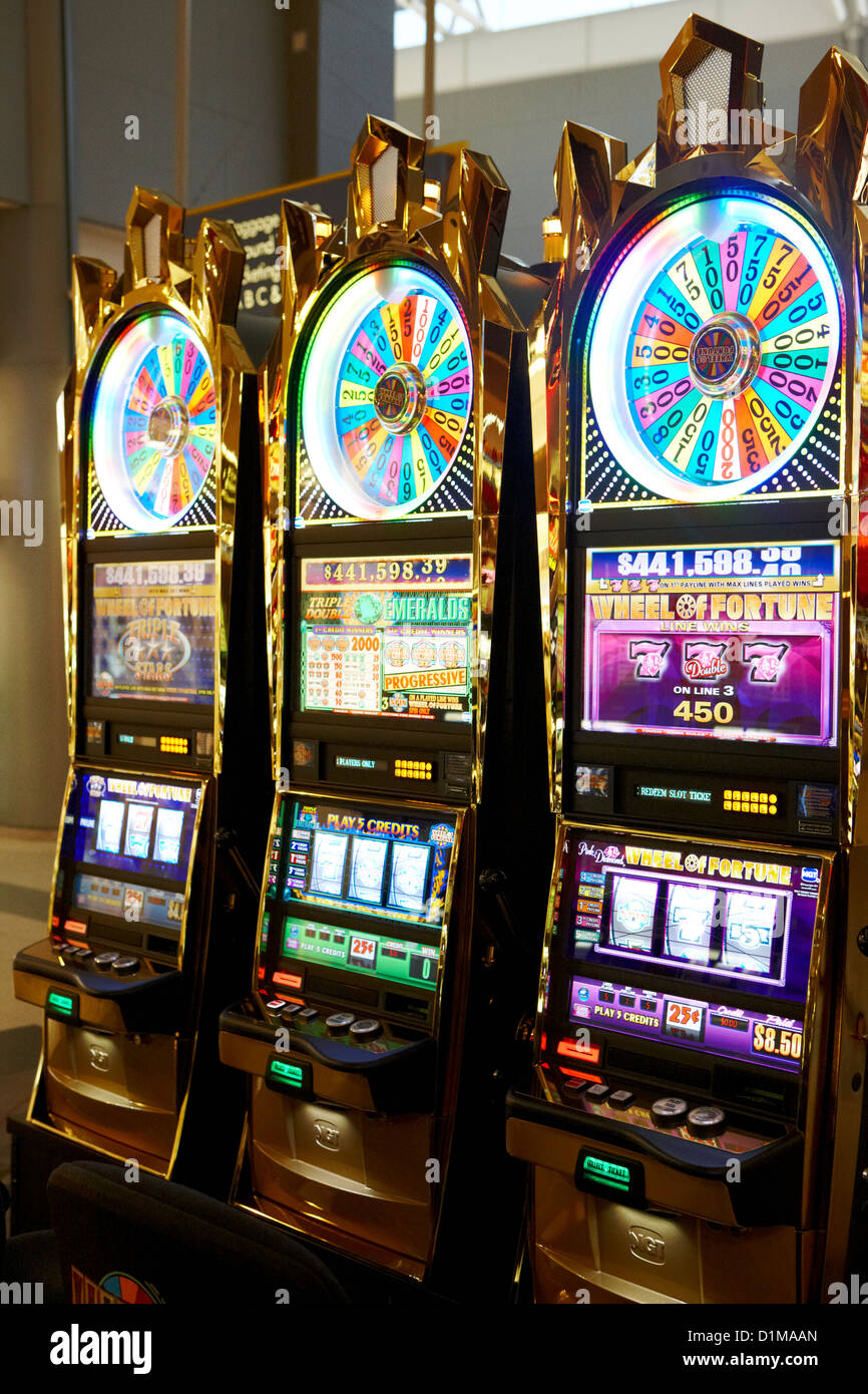 Rueda de la fortuna juego en tragamonedas máquinas de juego Las Vegas  Nevada EE.UU Fotografía de stock - Alamy