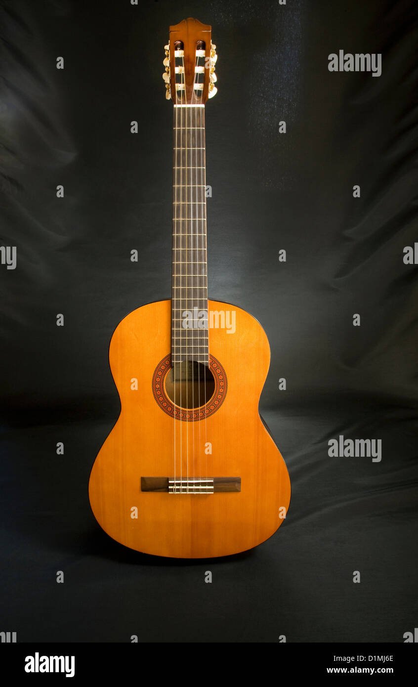 constante Escalofriante Tahití Un estilo español 6 cuerdas de guitarra acústica Fotografía de stock - Alamy