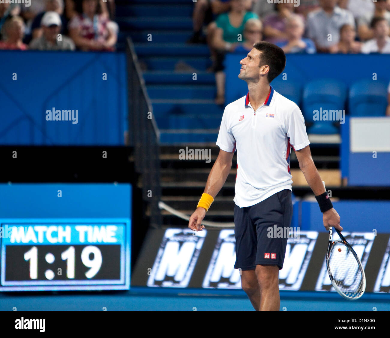 30.12.2012 en Perth, Australia. Novak Djokovic (SER) reacciona a un punto durante el Hyundai Hopman cup desde la arena de Perth. Foto de stock