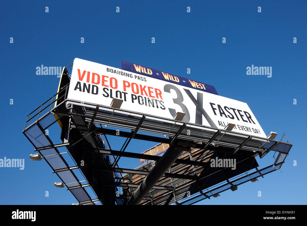 Sobrecarga de vallas publicitarias de alto nivel gantry Las Vegas Nevada EE.UU. Foto de stock