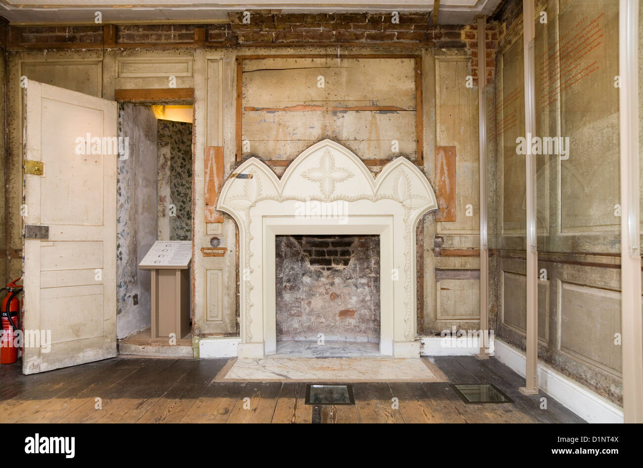Habitación y chimenea gótico manto / / / mantlepiece chimneypiece piezas restauradas de Strawberry Hill House, Twickenham. Middlesex. En el Reino Unido. Foto de stock