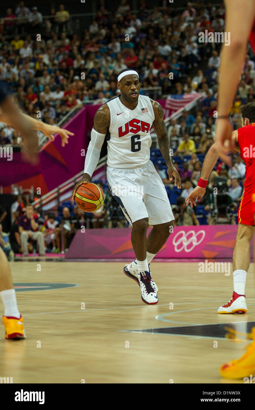 Lebron James (Estados Unidos), que compite en la Medalla de oro del baloncesto de los hombres del juego en el verano de los Juegos Olímpicos de Londres 2012 Foto de stock