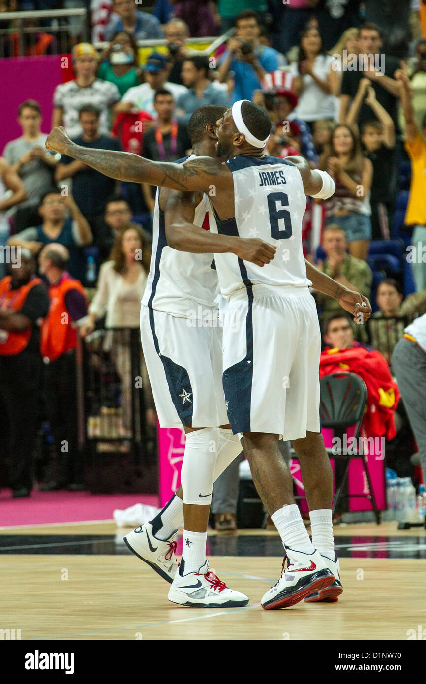 Estados Unidos derrota a España en la medalla de oro del baloncesto de los hombres del juego en el verano de los Juegos Olímpicos de Londres 2012 Foto de stock