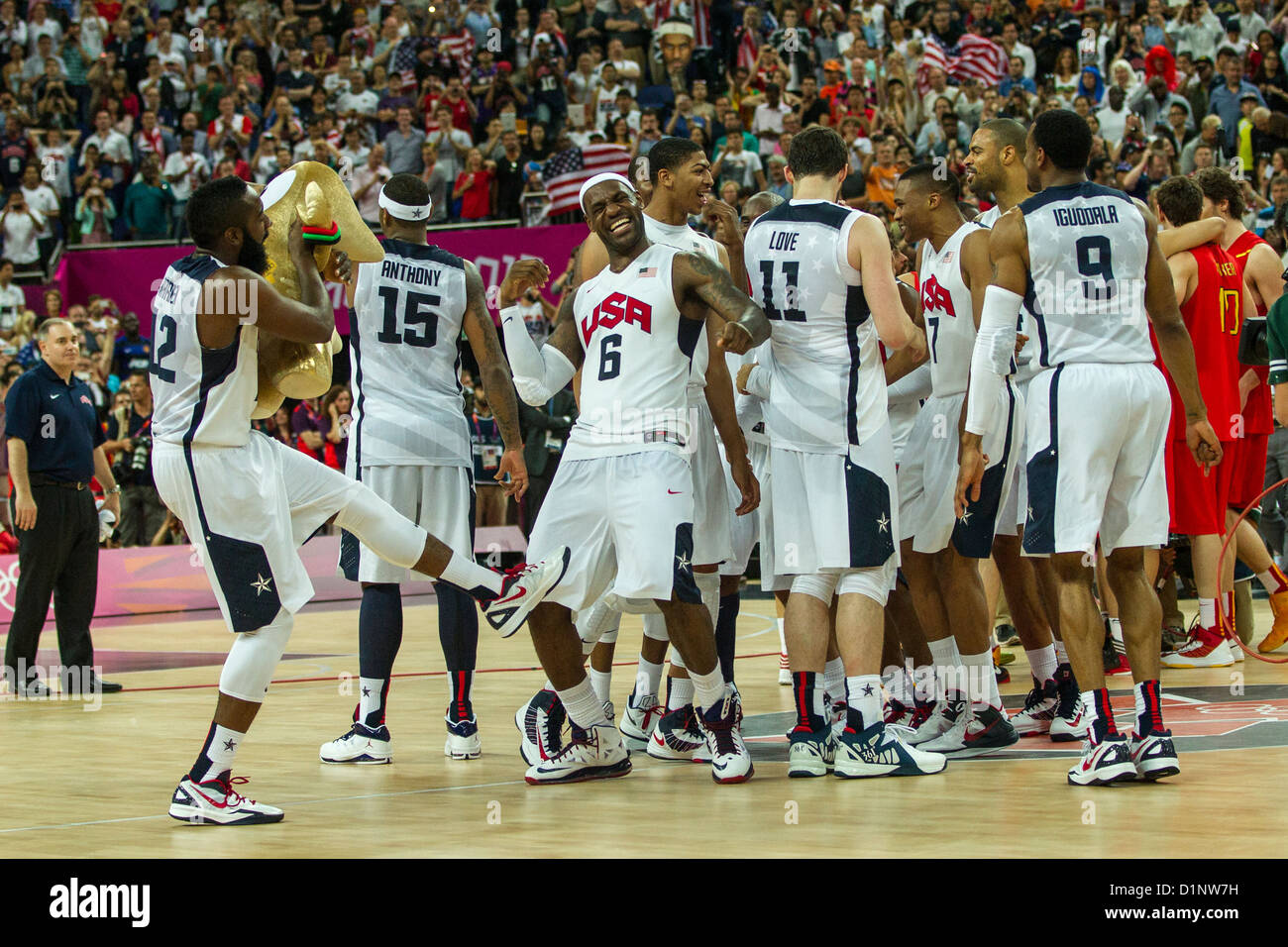 Estados Unidos derrota a España en la medalla de oro del baloncesto de los  hombres del juego en el verano de los Juegos Olímpicos de Londres 2012  Fotografía de stock - Alamy