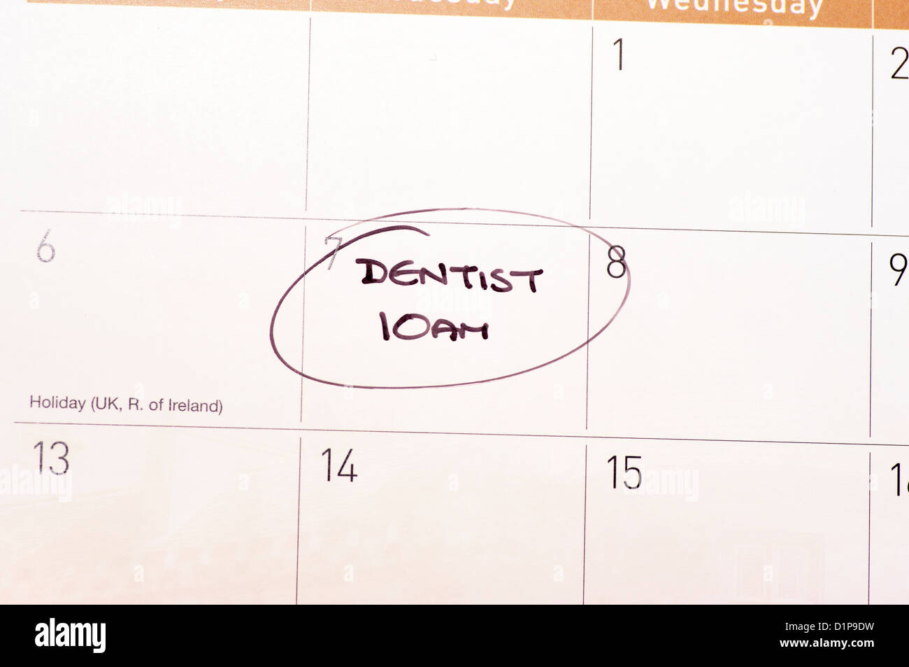 Dentista aviso de cita un círculo en un calendario Foto de stock