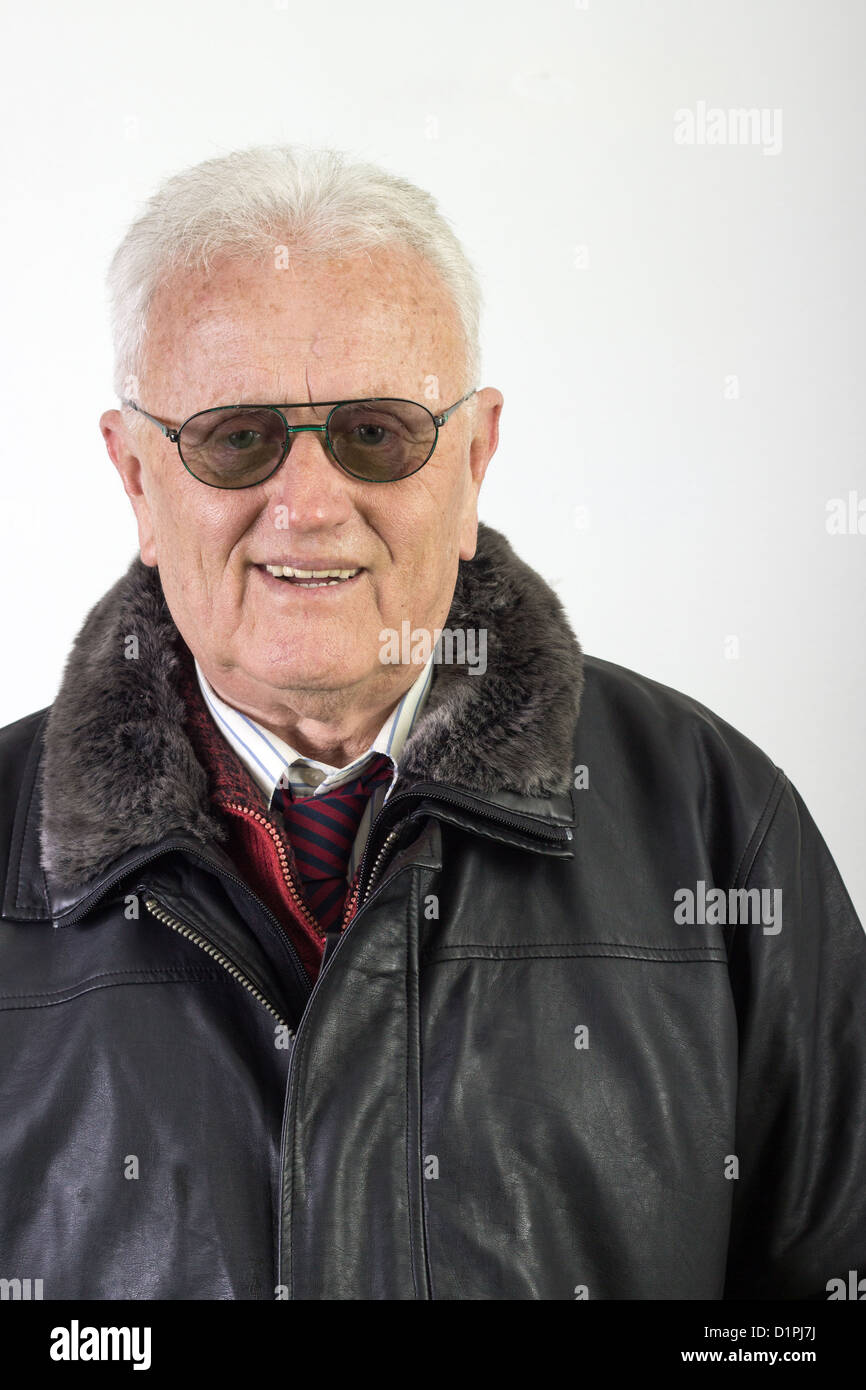 Retrato del hombre senior feliz Foto de stock