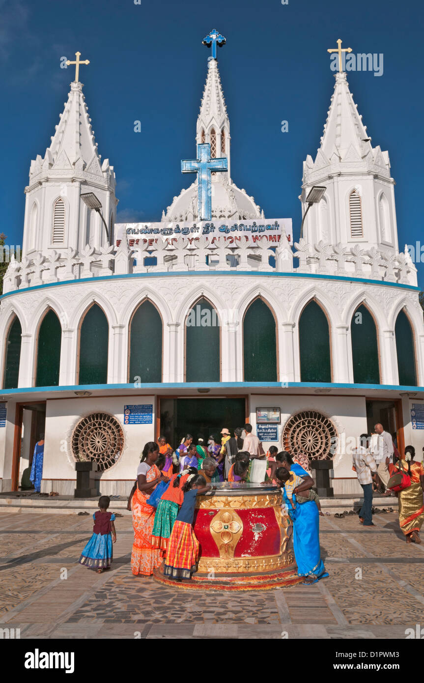 Depósito de la Virgen en el Santuario Basílica Velankanni de Tamil Nadu, India Foto de stock