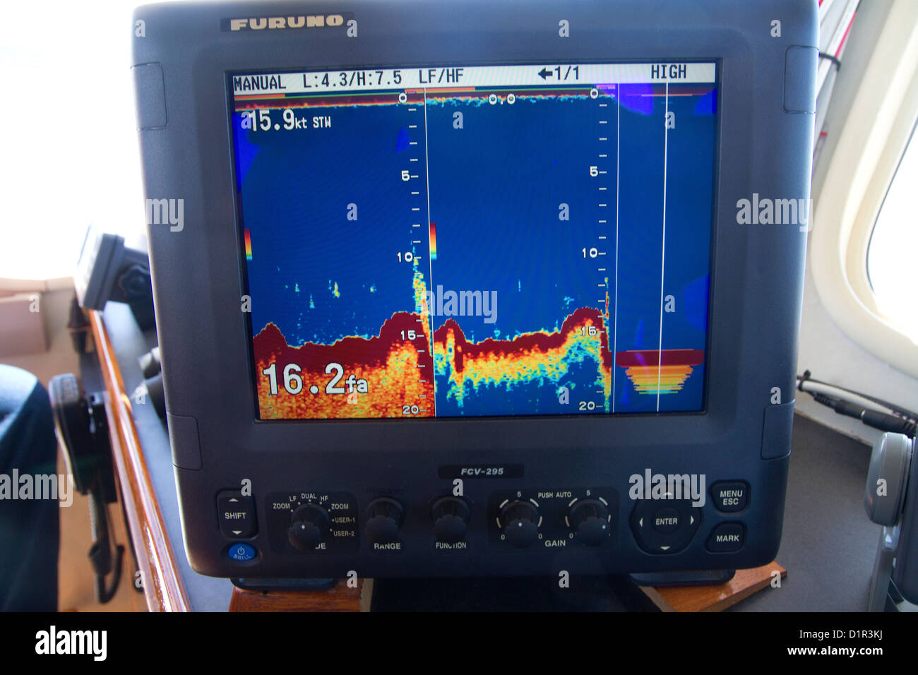 Carta de presentación de un barco de pesca de peces/finder sonar de profundidad en el Océano Pacífico, Oregon, USA. Foto de stock