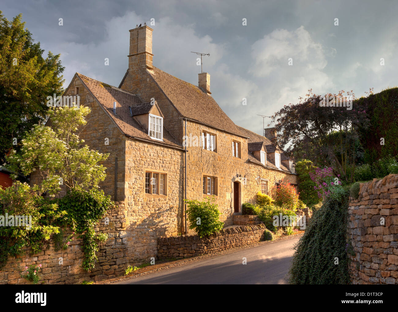 Cotswold house en el bonito pueblo de Ebrington, Gloucestershire Foto de stock