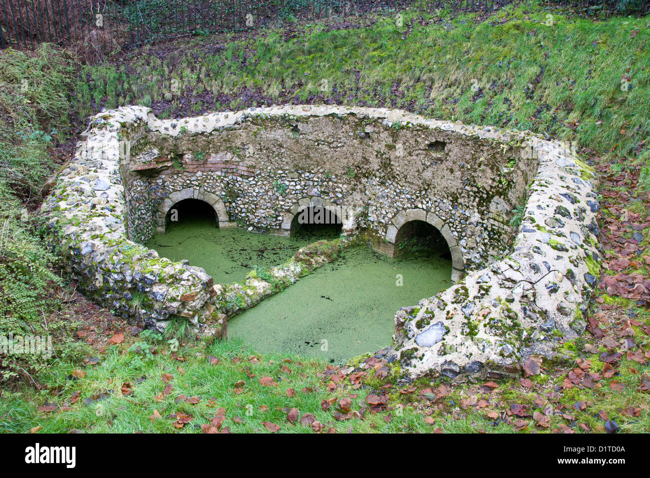 Casa de conducto. Suministro de agua medieval del siglo XII de la Abadía de St. Augustine Canterbury en Inglaterra. Primavera alimentados a través de tubos de plomo a Abbey Foto de stock