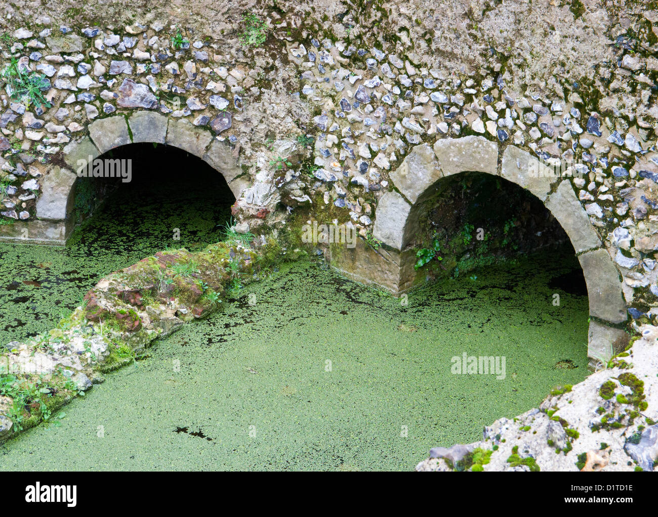 Casa de conducto. Suministro de agua medieval del siglo XII de la Abadía de St. Augustine Canterbury en Inglaterra. Primavera alimentados a través de tubos de plomo a Abbey Foto de stock