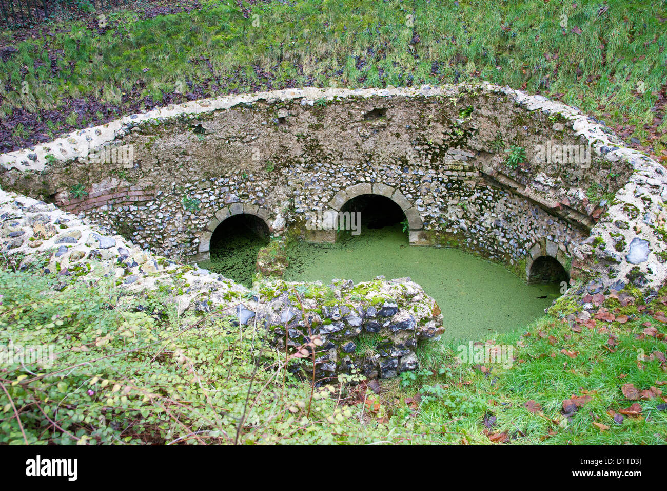 Casa de conducto. Suministro de agua medieval del siglo XII de la Abadía de St. Augustine Canterbury en Inglaterra. Primavera alimentados a través de tubos de plomo a Abbey Foto de stock