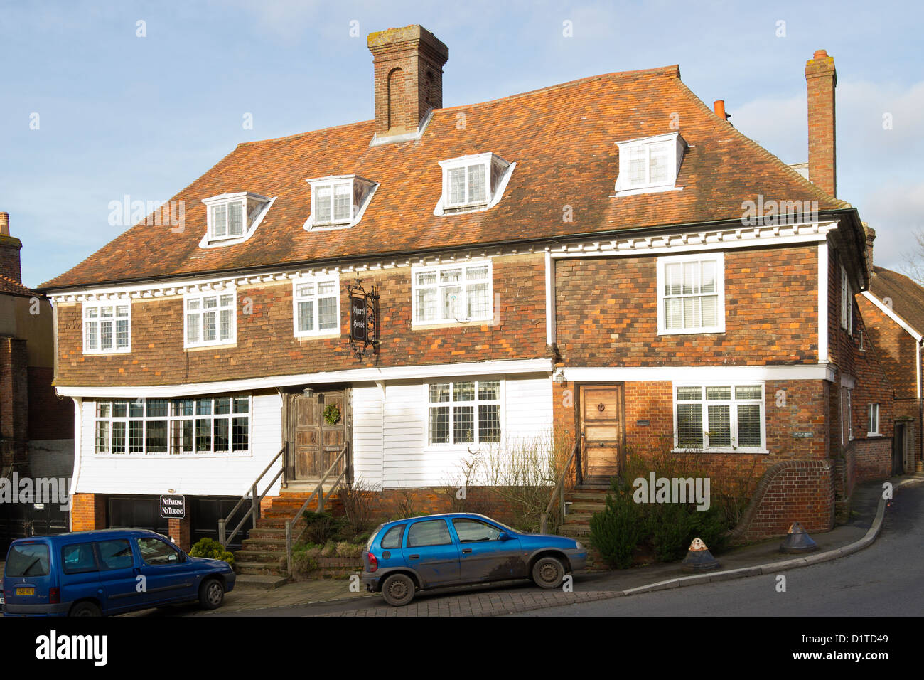 Iglesia del pueblo Goudhurst Casa Kent England Foto de stock