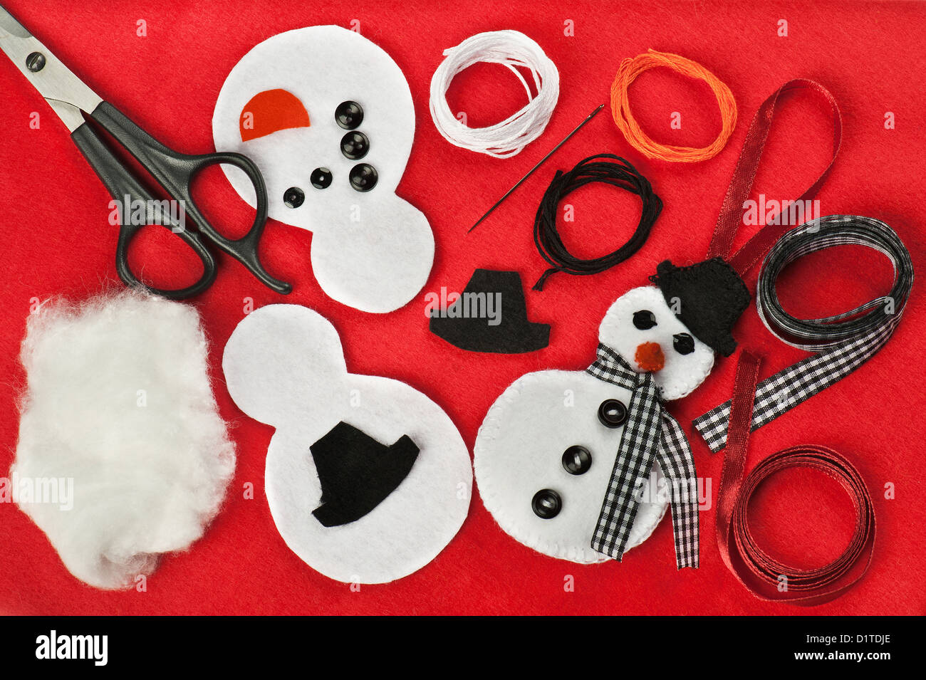 DIY fieltro decoración de Navidad muñeco de nieve Fotografía de stock -  Alamy