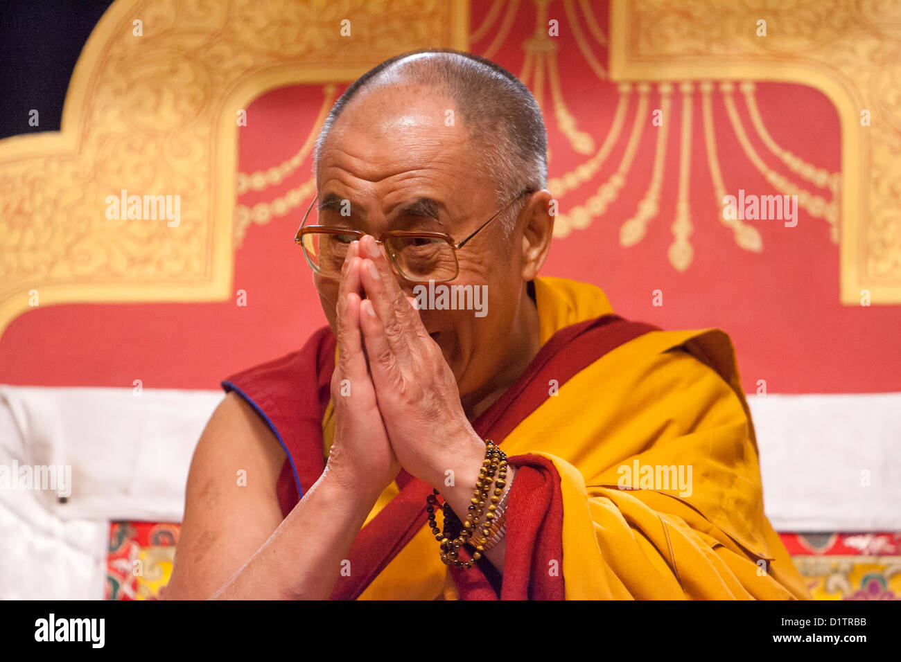 Su Santidad el Dalai Lama, retratada en el Vector Arena de Auckland Nueva Zelanda Foto de stock