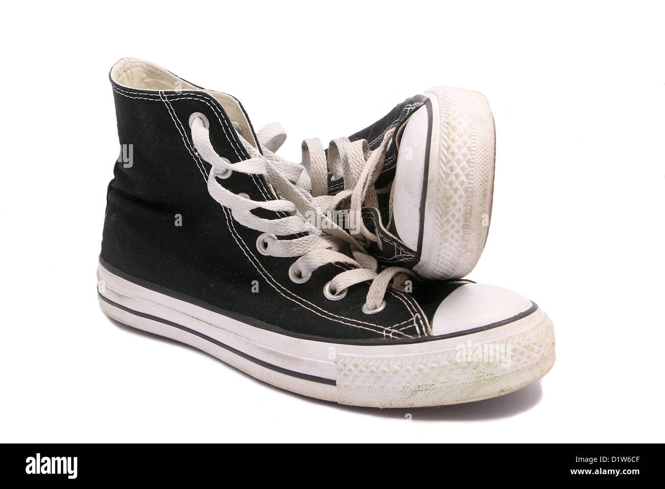 Un par de zapatillas de lona tipo converse zapatos Fotografía de stock -  Alamy