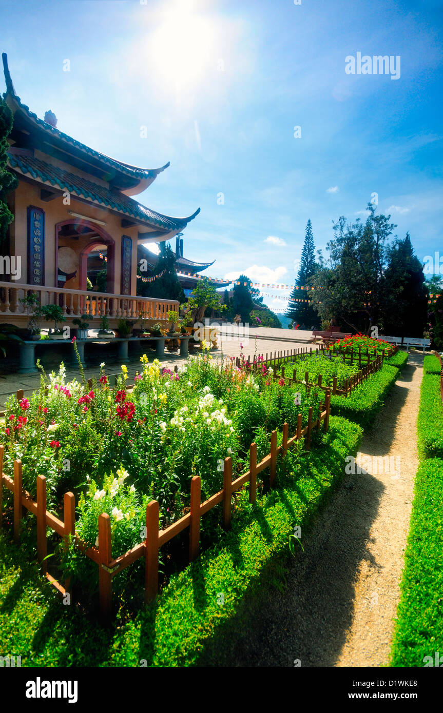 Cuidada jardines florales, Khu Du Lich Cap Treo, Dalat, Sierra Central, Vietnam, Asia Foto de stock