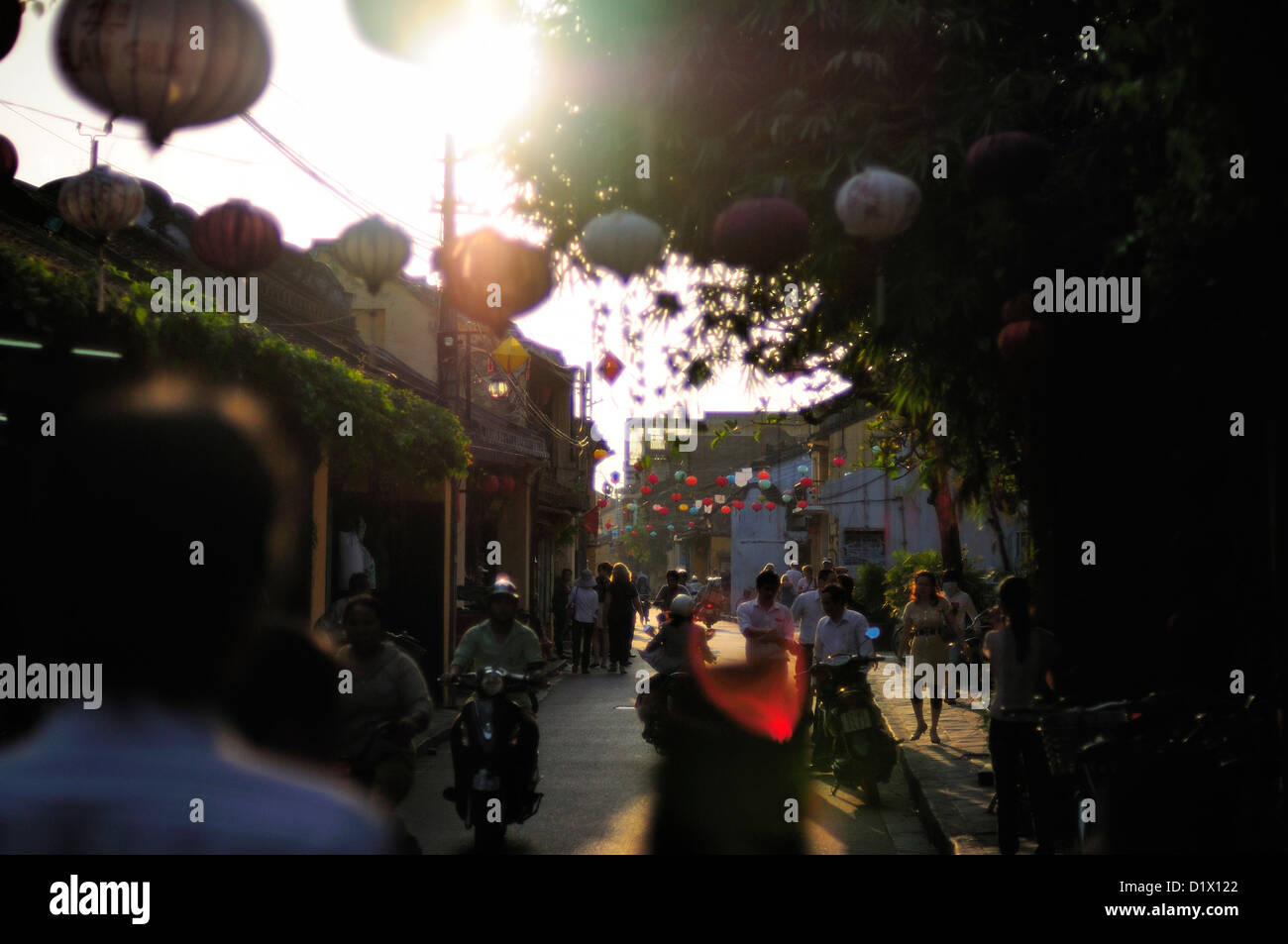 Concurrida Calle. Hoi An, Vietnam, Asia Foto de stock
