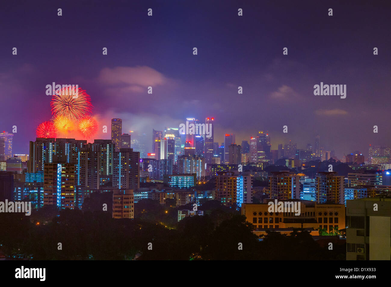 Los fuegos artificiales que marcan nuevos años 2013, buscando en Singapur, Singapur distrito finanacial Foto de stock