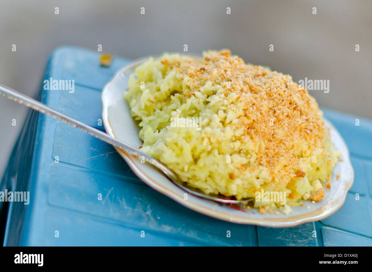 Arroz pegajoso casera servida por vendedor ambulante de alimentos, Hoi An, Vietnam Foto de stock