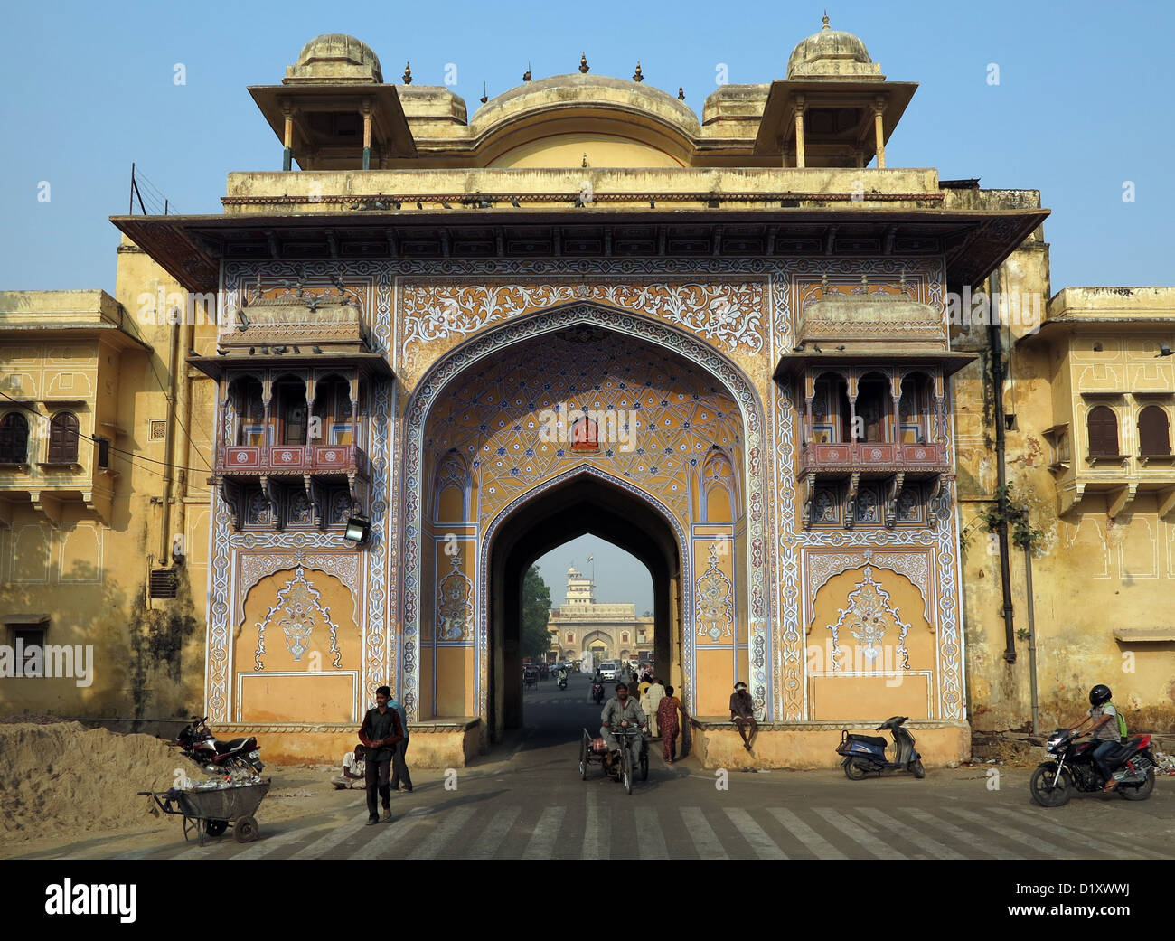 La Naqqar Darwaza puerta en la ciudad rosada Jaipur, Rajastán, India Foto de stock